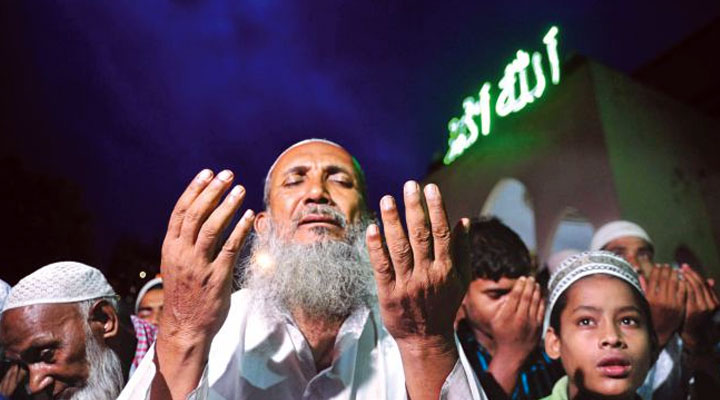 Devotees offering special prayers on Shab-e-Barat night (File Photo)
