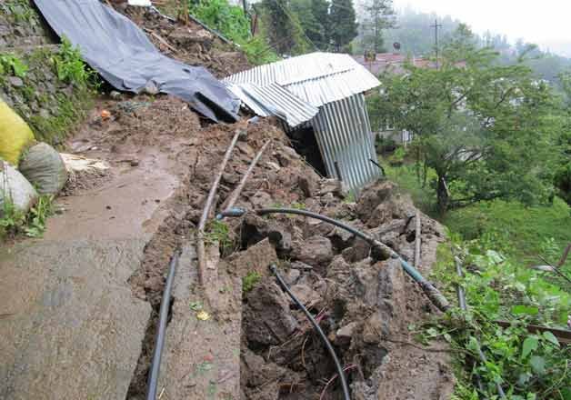 18 killed in landslides in Darjeeling
