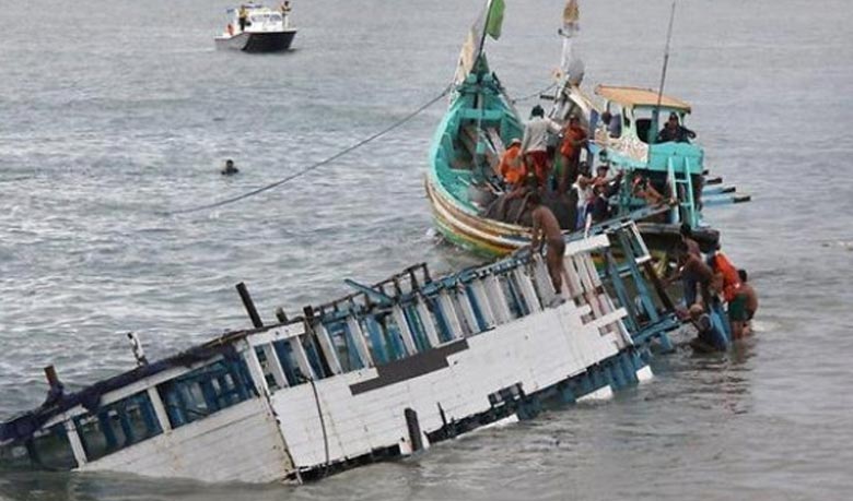 Boat capsizes off Malaysia with 100 aboard