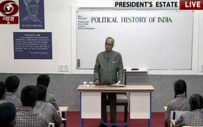 Indian President turns teacher
