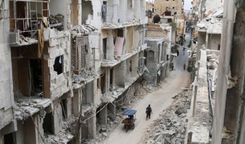 Air strike kills 28 in Syrian refugee camp