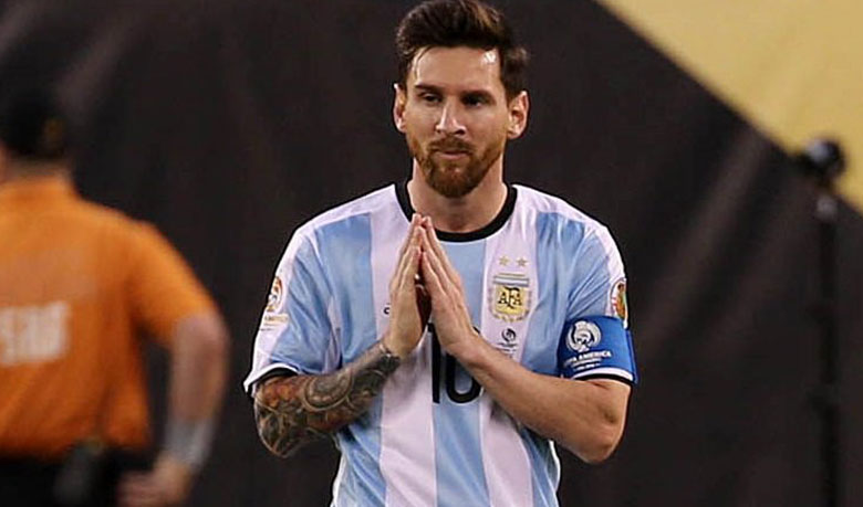 Argentina`s Messi announces retirement