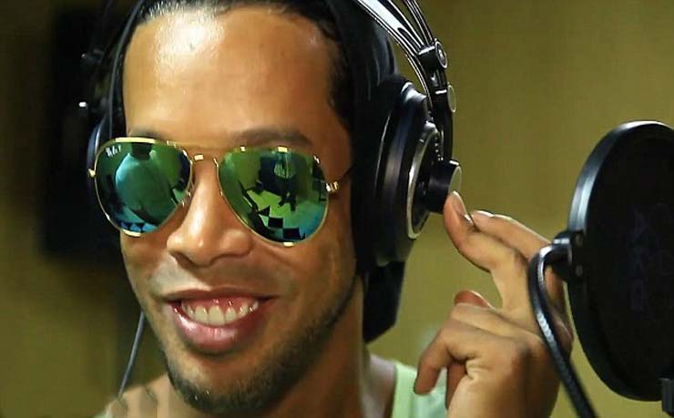 Ronaldinho makes music video