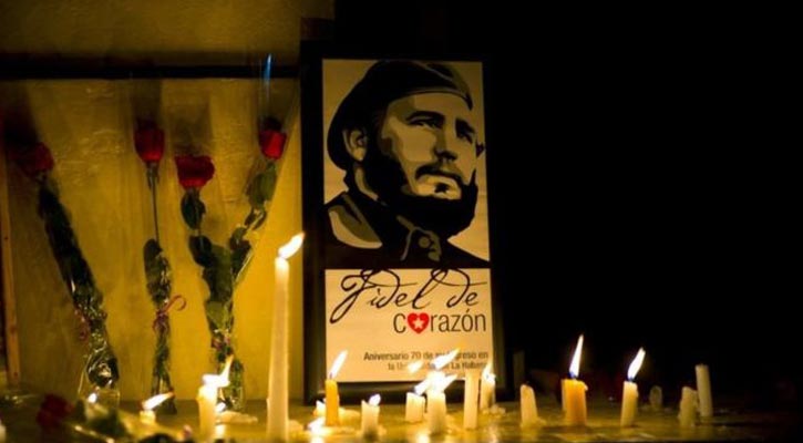Cubans begin mass mourning with cries of `Viva Fidel`