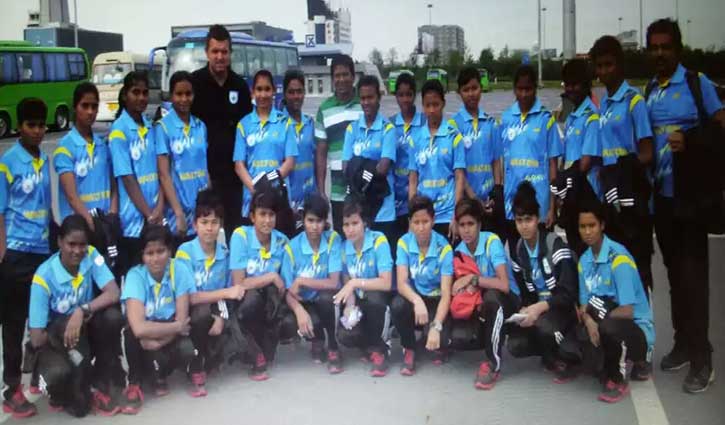 চীন পৌঁছেছে অনূর্ধ্ব-১৬ নারী ফুটবল দল