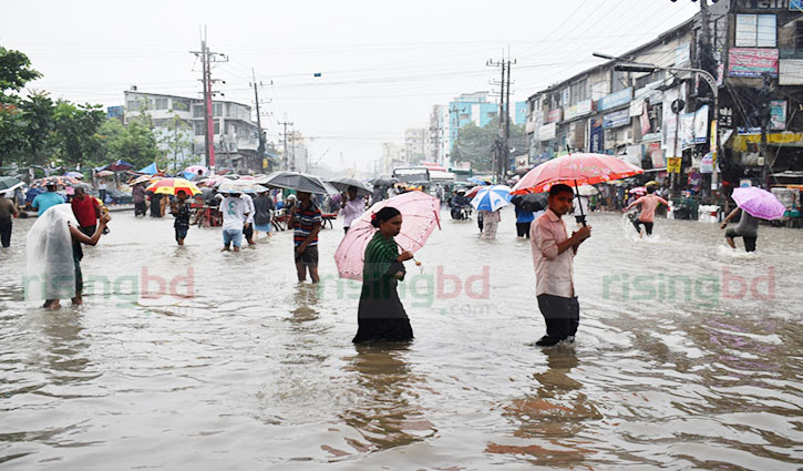 Heavy rain submerges parts of Ctg city