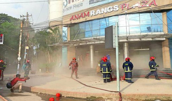 Fire breaks out at Anam Rangs Plaza in city