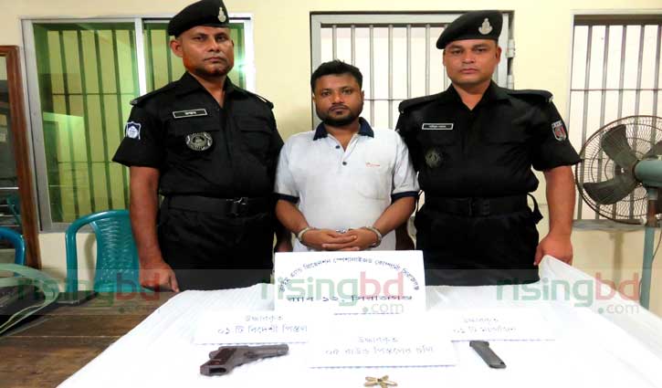 Ex-UP Chairman held with pistol in Sirajganj