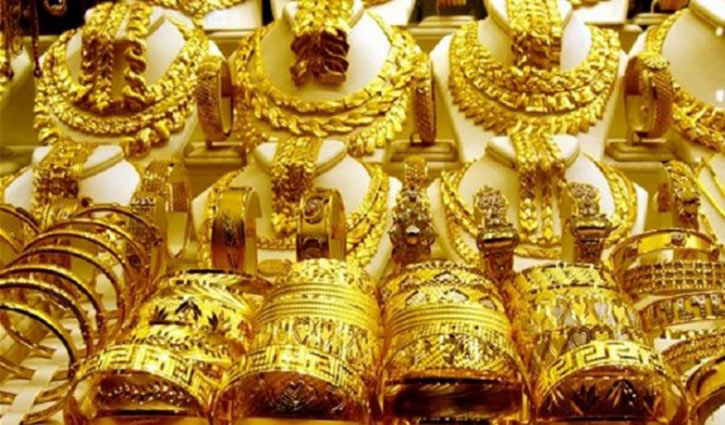 Gold price up by Tk 1,500 per bhori