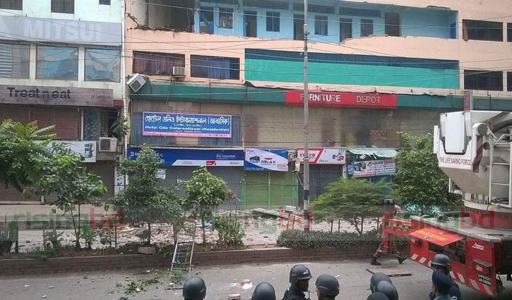 Firing, explosion at Panthapath den, one injured