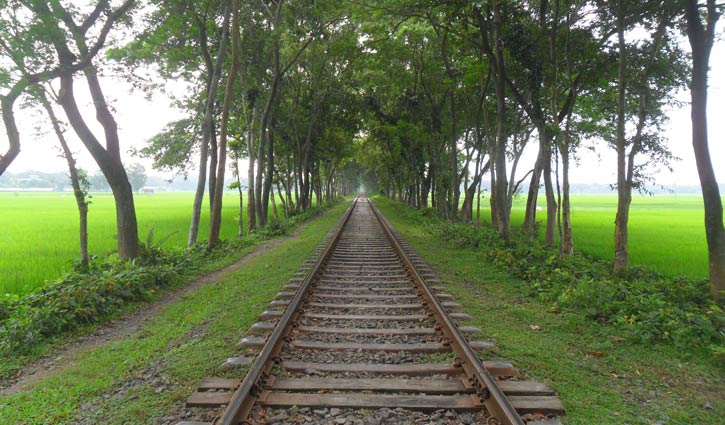 Youth crushed to death by train in Sirajganj