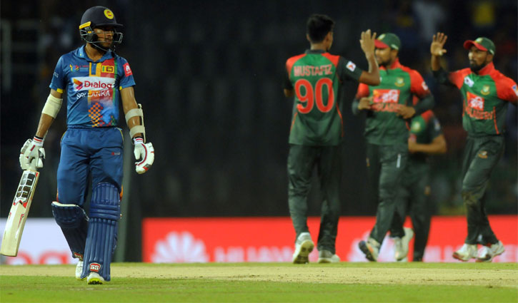 Sri Lanka set 215-run target for Bangladesh