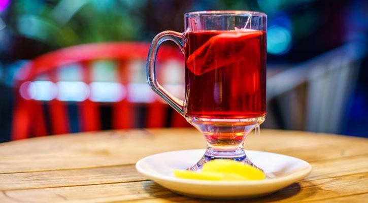  Sipping fruit teas damages teeth