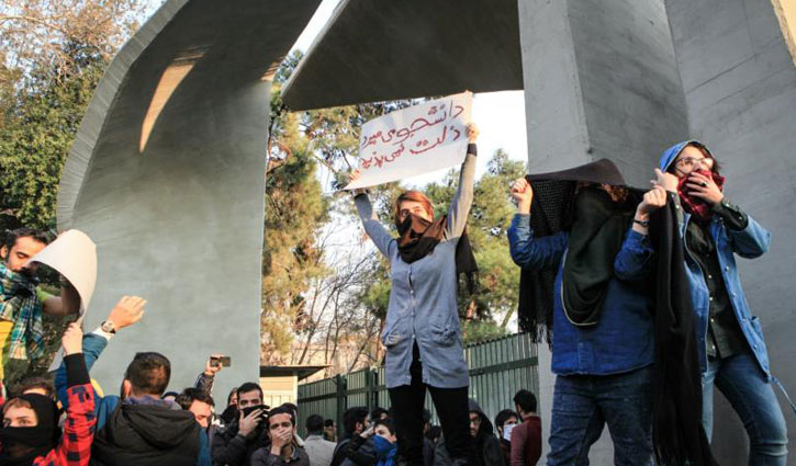 Anti-govt rallies continue in Iran, 15 killed