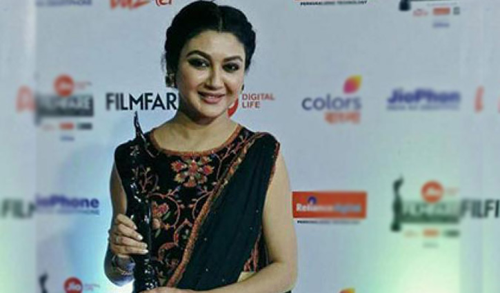 Joya Ahsan wins Filmfare Awards for best actress