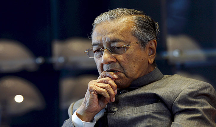 Dr Mahathir apologises for past wrongs