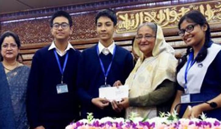 PM receives donation, blankets for relief fund