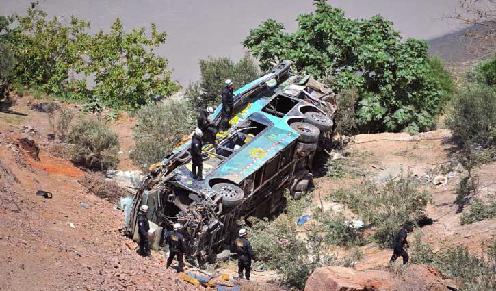 44 dead after bus plunges into ravine in Peru