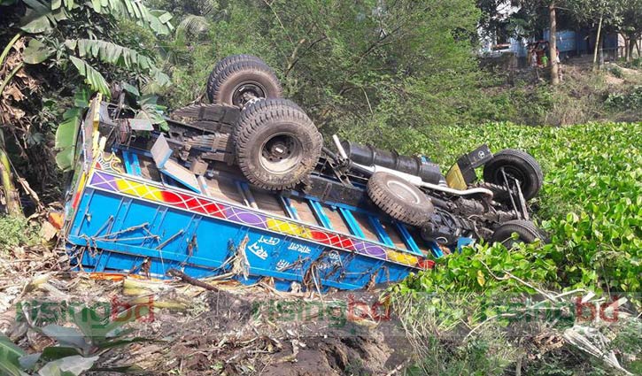 Separate road crashes kill 4 in Rajshahi