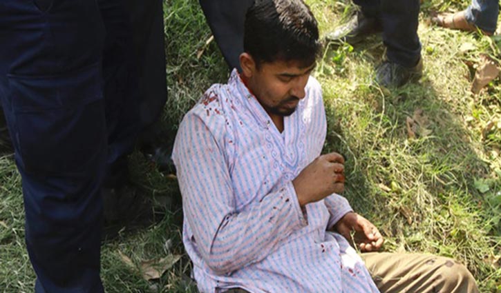Man held with arms while fleeing, lynched