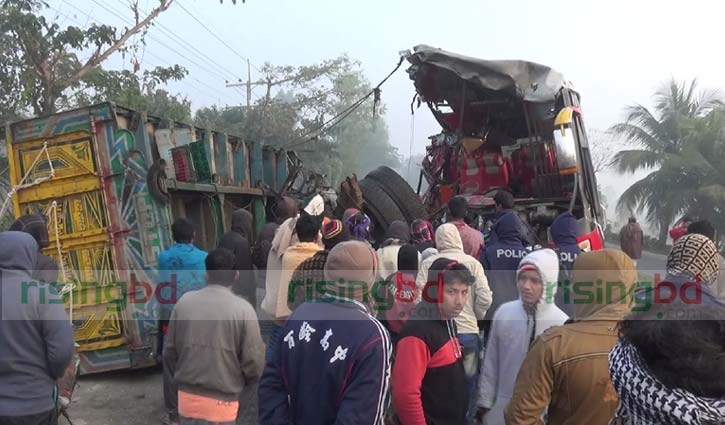 Bus-truck collision kills 2 in Gopalganj