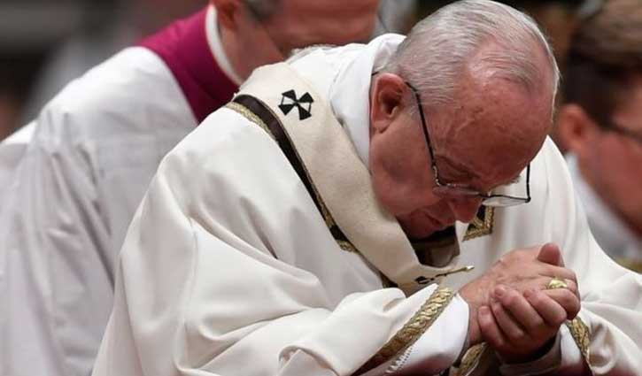 Pope Francis pleads for migrants at Christmas Eve Mass