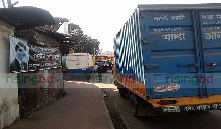 Trucks retake Tejgaon road