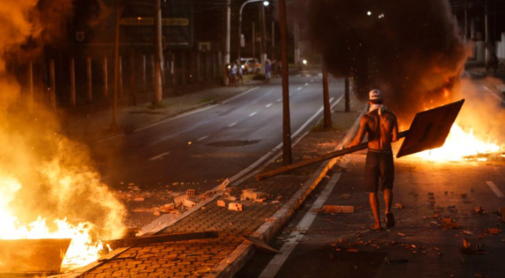 Police strike leaves over 100 dead in Brazil
