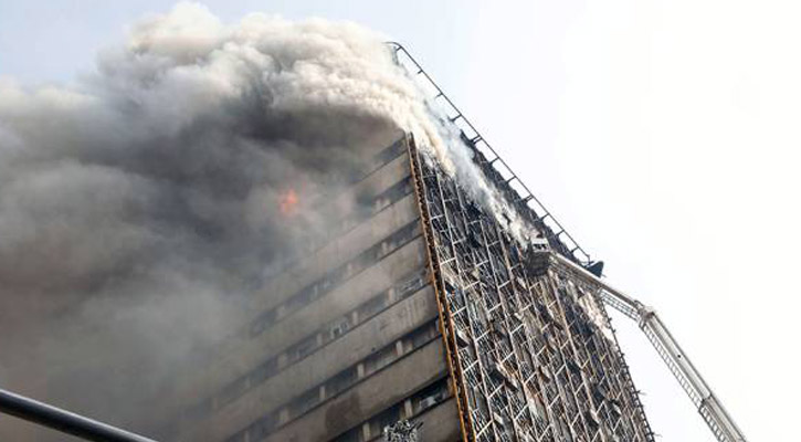 30 firefighters killed in Iran as burning high-rise collapses
