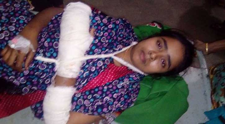 Case filed over stabbing college girl in Sylhet