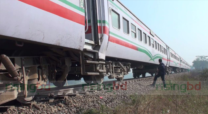 5 killed as train rams car in Gazipur