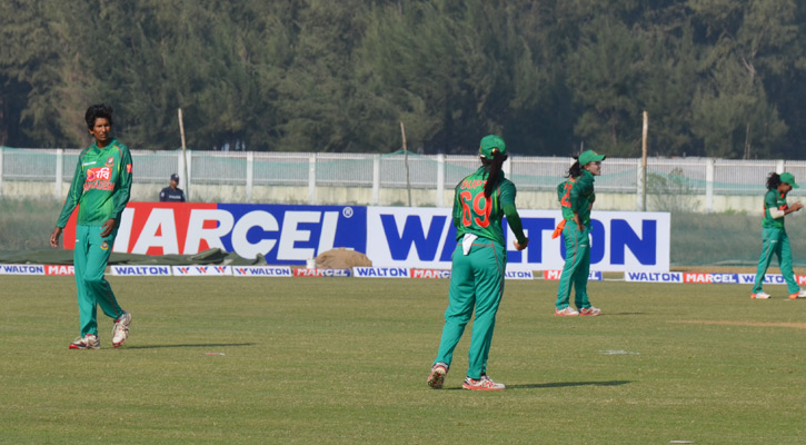 Bangladesh women bowling against Proteas