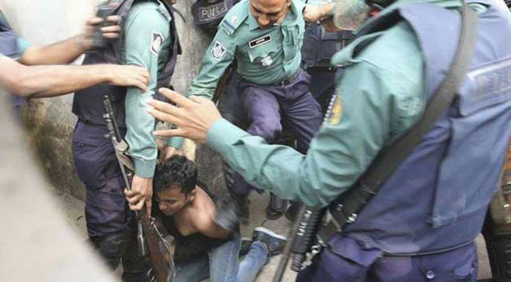 Complaint filed over Shahbagh cop assault on journos