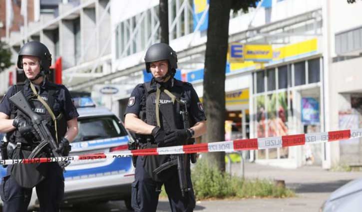 One killed in knife attack in German Supermarket