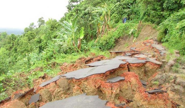 Landslide feared in Ctg