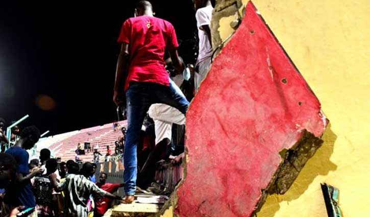 Wall collapse at Senegal football stadium kills 8