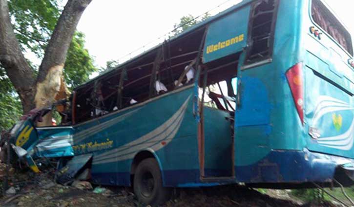 2 killed as bus hits roadside tree in Sirajganj