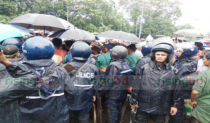 Case filed over student-police clash at Shahbag