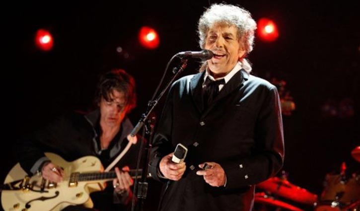 Bob Dylan finally agrees to accept Nobel Prize
