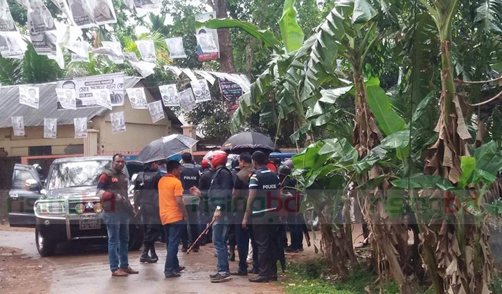 Police now cordon off militant den in Comilla