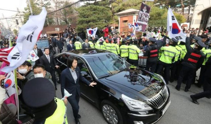 South Korea's ousted Park grilled in graft probe