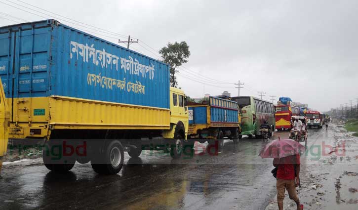 10km tailback on Dhaka-Tangail highway