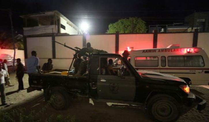 Suicide car bomber targets Mogadishu restaurant