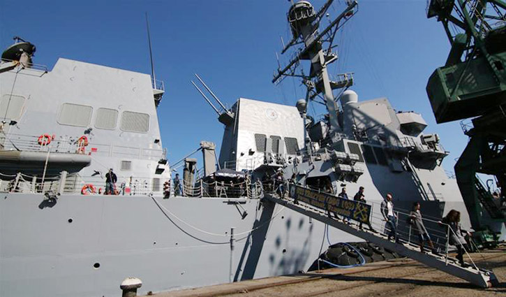 US naval warships arrive in Qatar