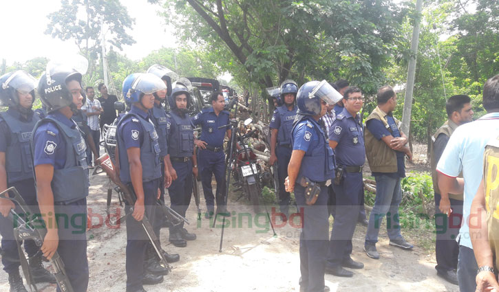 Law enforcers cordon off 2 militant dens in Jhenidah