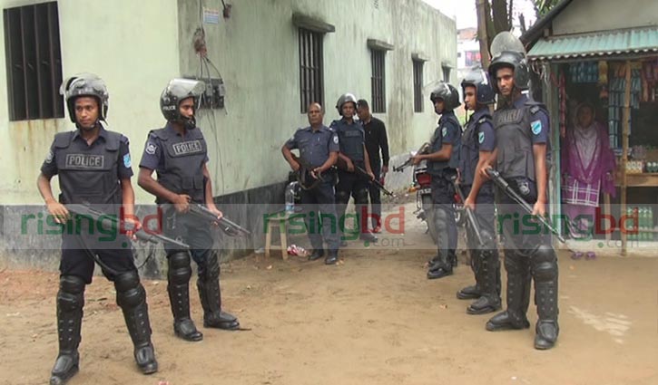 Bomb disposal unit reach Savar militant den