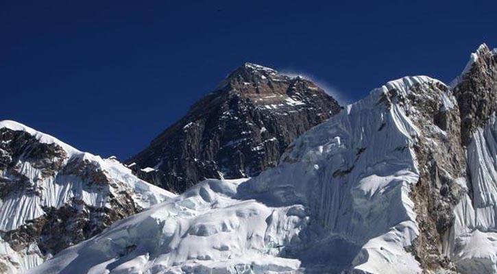 4 climbers die near top of Mount Everest