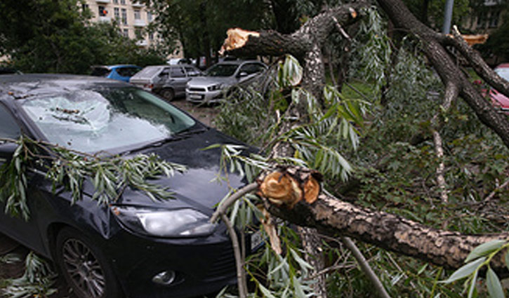 At least 13 dead as storms sweep through Moscow
