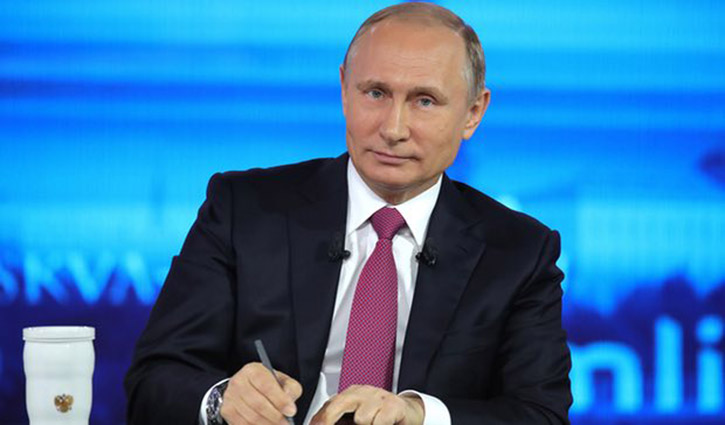 Putin offers political asylum to Comey