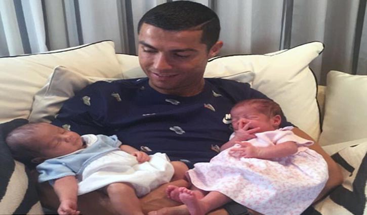 Ronaldo posts photo of his newborn twin children